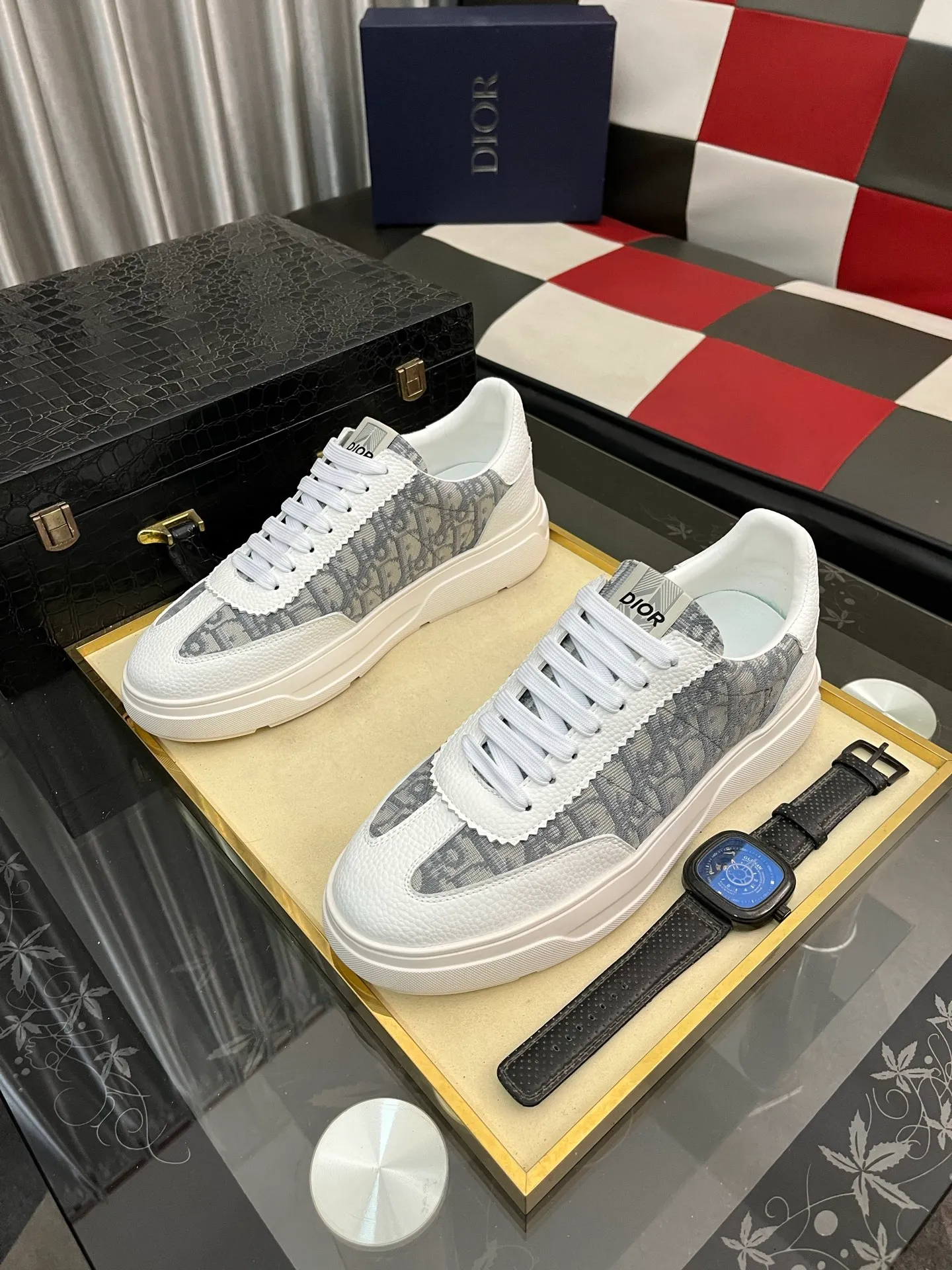 Men's shoes💰: 420⌚️⌚️[Dior] Dior's new men's genuine leather casual shoes, the highest version on the market, any comparison is welcome🆚! The original leather has excellent texture and is super high-end! Fetal sheep net lining imported from Italy, removable pad! Luxurious materials and fine workmanship, highly recommended! Code number: 38-444⃣️Color optional